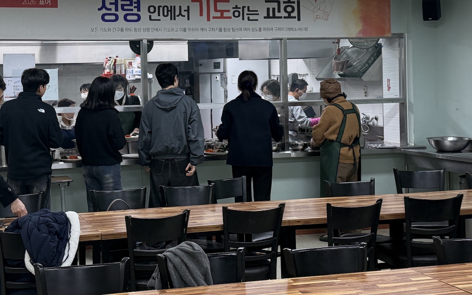 장수에프앤에스 교회 단체급식 식단 제공 모습